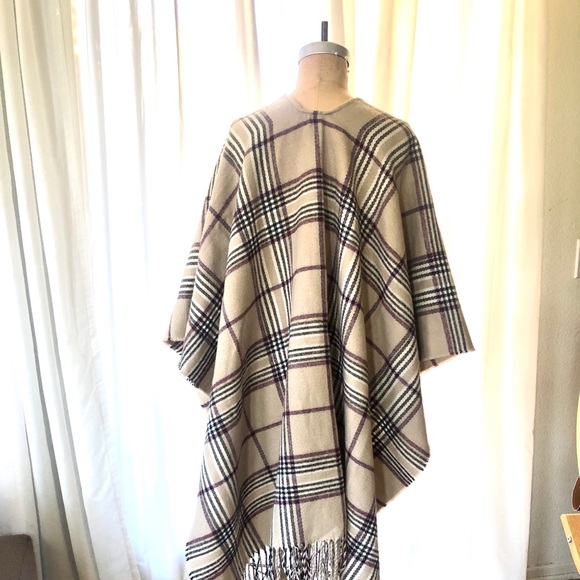 Darling Asymmetrical poncho - Picture 2 of 8